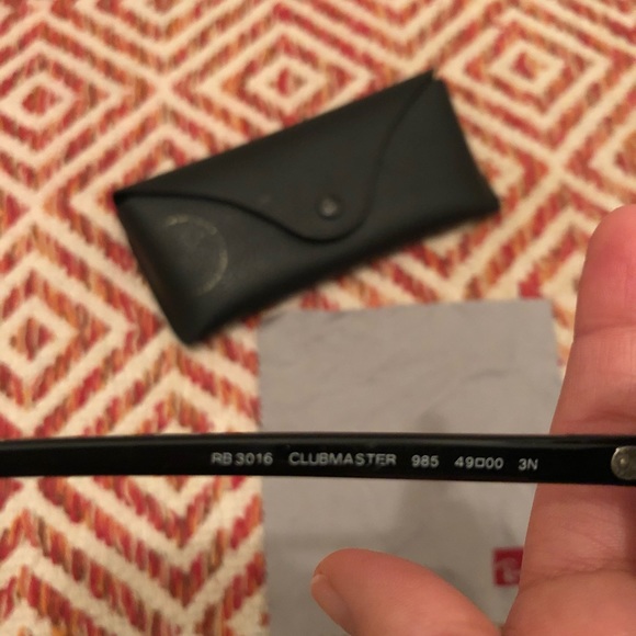 Vintage Red Stylish Ray-Bans Sunglasses - Picture 2 of 3